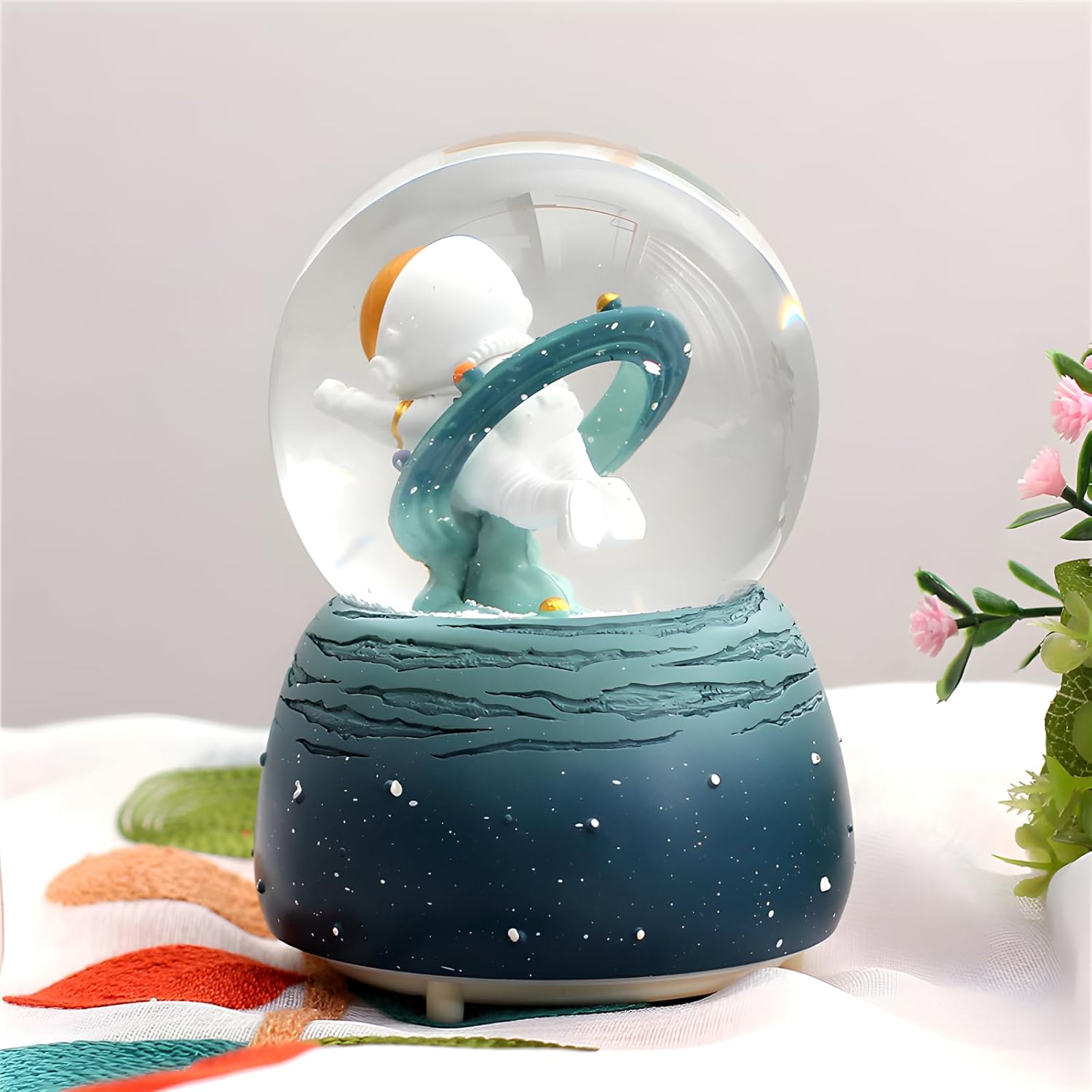 Astronaut Snow Globe - Musical Automatic Snowflakes for Kids